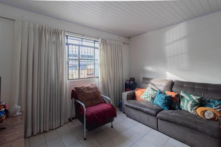 Casa à venda com 121m², 4 quartos e 2 vagas Casa à venda com 121m², 4 quartos e 2 vagasSala