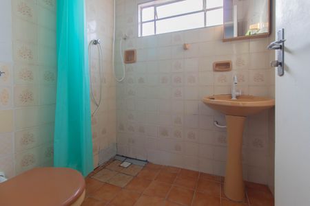 Casa à venda com 121m², 4 quartos e 2 vagas Casa à venda com 121m², 4 quartos e 2 vagasBanheiro 2