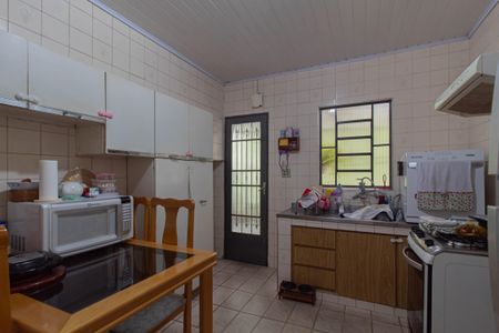 Casa à venda com 121m², 4 quartos e 2 vagas Casa à venda com 121m², 4 quartos e 2 vagasCozinha