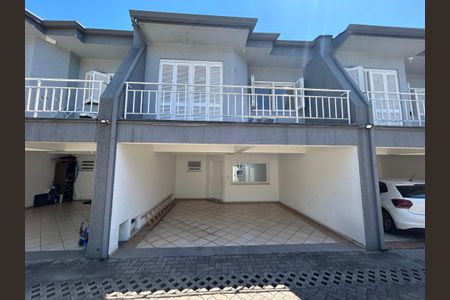 Casa de condomínio à venda com 144m², 3 quartos e 2 vagasFachada