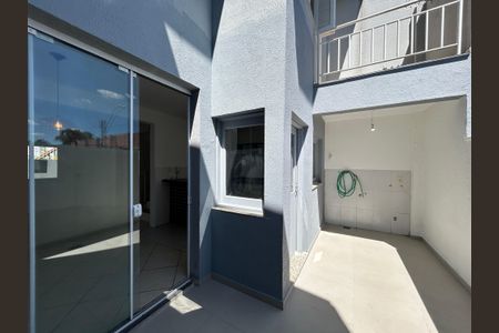 Casa de condomínio à venda com 144m², 3 quartos e 2 vagasChurrasqueira