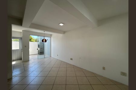 Sala de casa de condomínio à venda com 3 quartos, 144m² em Rondônia, Novo Hamburgo