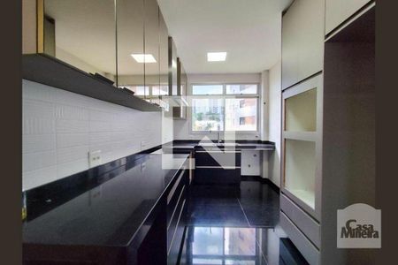 Apartamento à venda com 300m², 3 quartos e 3 vagasCozinha