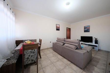 Sala de casa à venda com 5 quartos, 350m² em Vila Nhocuné, São Paulo