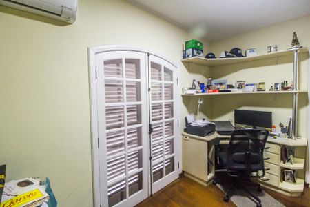 Casa de condomínio para alugar com 400m², 4 quartos e 3 vagasEscritório