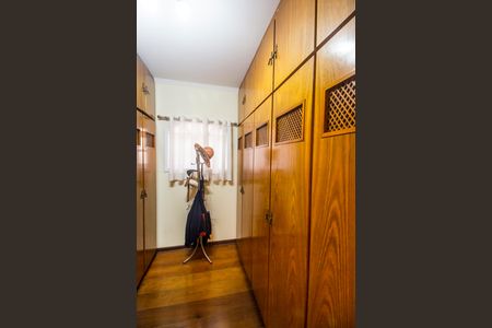 Casa de condomínio para alugar com 400m², 4 quartos e 3 vagasCloset da suíte