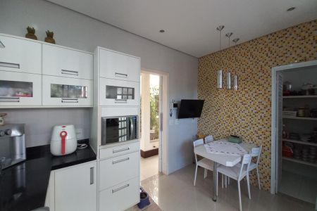 Casa à venda com 270m², 3 quartos e 3 vagasCozinha