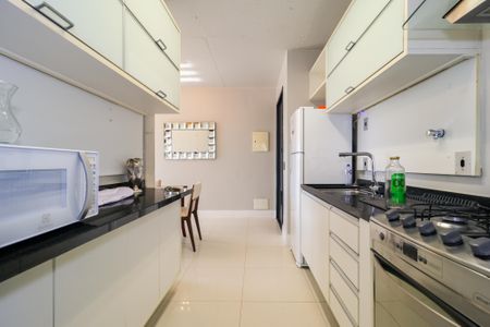 Apartamento à venda com 70m², 2 quartos e 2 vagas Apartamento à venda com 70m², 2 quartos e 2 vagasCozinha