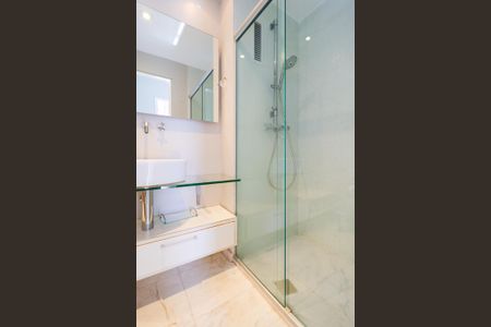 Apartamento à venda com 70m², 2 quartos e 2 vagas Apartamento à venda com 70m², 2 quartos e 2 vagasBanheiro