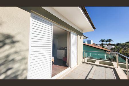 Casa de condomínio à venda com 230m², 4 quartos e 4 vagas Casa de condomínio à venda com 230m², 4 quartos e 4 vagasVaranda Suíte Master