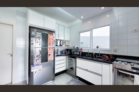 Casa de condomínio à venda com 230m², 4 quartos e 4 vagas Casa de condomínio à venda com 230m², 4 quartos e 4 vagasCozinha