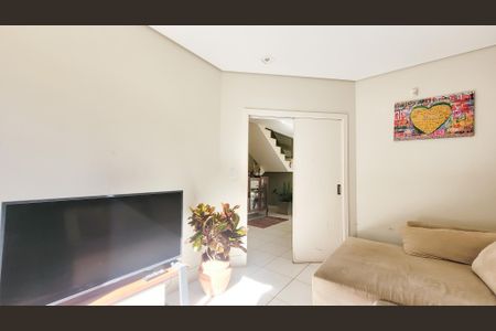 Casa de condomínio à venda com 230m², 4 quartos e 4 vagas Casa de condomínio à venda com 230m², 4 quartos e 4 vagasSala de TV