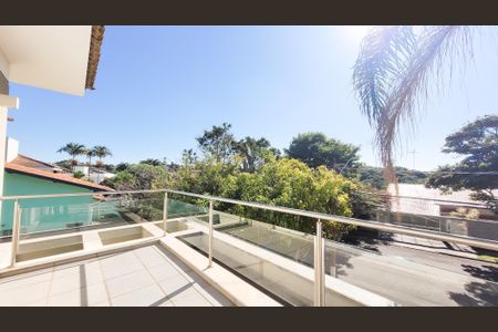 Casa de condomínio à venda com 230m², 4 quartos e 4 vagas Casa de condomínio à venda com 230m², 4 quartos e 4 vagasVaranda Suíte Master