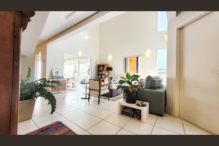 Casa de condomínio à venda com 230m², 4 quartos e 4 vagas Casa de condomínio à venda com 230m², 4 quartos e 4 vagasSala de Estar