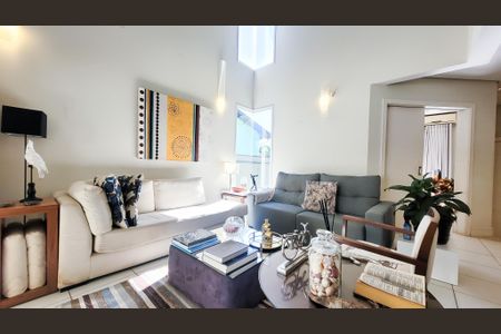 Casa de condomínio à venda com 230m², 4 quartos e 4 vagas Casa de condomínio à venda com 230m², 4 quartos e 4 vagasSala de Estar