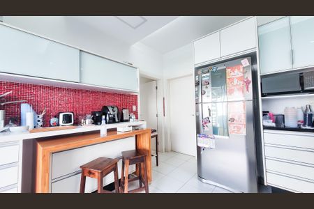 Casa de condomínio à venda com 230m², 4 quartos e 4 vagas Casa de condomínio à venda com 230m², 4 quartos e 4 vagasCozinha