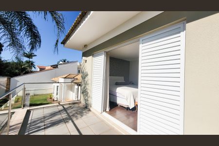 Casa de condomínio à venda com 230m², 4 quartos e 4 vagas Casa de condomínio à venda com 230m², 4 quartos e 4 vagasVaranda Suíte Master