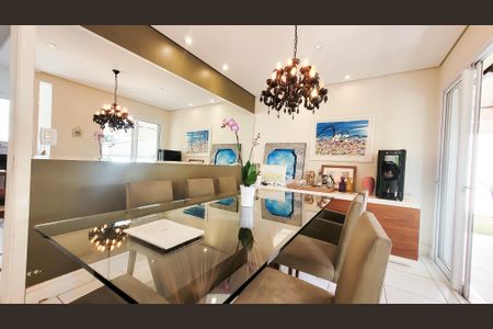 Casa de condomínio à venda com 230m², 4 quartos e 4 vagas Casa de condomínio à venda com 230m², 4 quartos e 4 vagasSala de Jantar