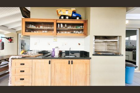 Casa de condomínio à venda com 230m², 4 quartos e 4 vagas Casa de condomínio à venda com 230m², 4 quartos e 4 vagasÁrea gourmet