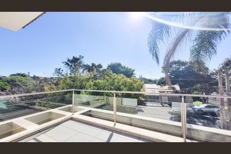 Casa de condomínio à venda com 230m², 4 quartos e 4 vagas Casa de condomínio à venda com 230m², 4 quartos e 4 vagasVaranda Suíte Master