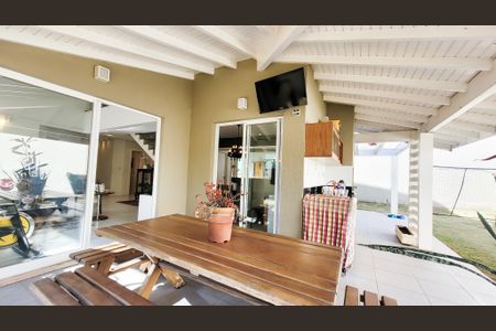 Casa de condomínio à venda com 230m², 4 quartos e 4 vagas Casa de condomínio à venda com 230m², 4 quartos e 4 vagasÁrea gourmet