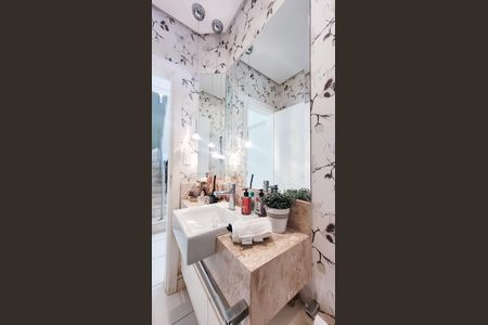 Casa de condomínio à venda com 230m², 4 quartos e 4 vagas Casa de condomínio à venda com 230m², 4 quartos e 4 vagasLavabo