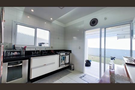 Casa de condomínio à venda com 230m², 4 quartos e 4 vagas Casa de condomínio à venda com 230m², 4 quartos e 4 vagasCozinha