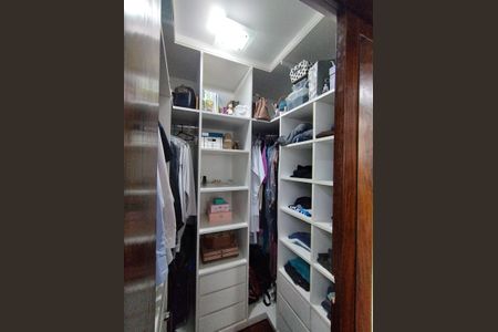 Apartamento à venda com 178m², 4 quartos e 3 vagasCloset da suíte 2
