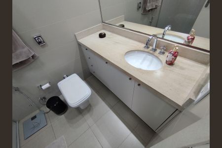 Apartamento à venda com 178m², 4 quartos e 3 vagasBanheiro da Suíte 2