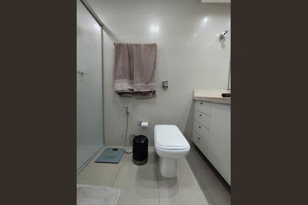 Apartamento à venda com 178m², 4 quartos e 3 vagasBanheiro da Suíte 2