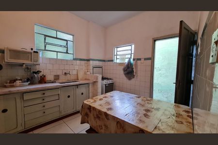 Casa à venda com 125m², 8 quartos e 1 vaga