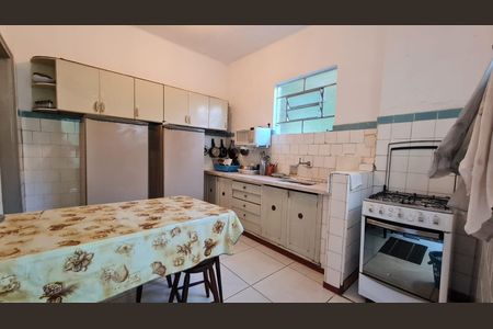 Casa à venda com 125m², 8 quartos e 1 vaga