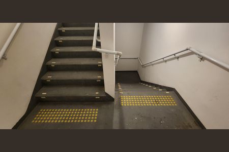 Apartamento para alugar com 72m², 2 quartos e 1 vagaEscada