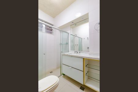 Banheiro da suíte  de apartamento à venda com 3 quartos, 100m² em Leme, Rio de Janeiro