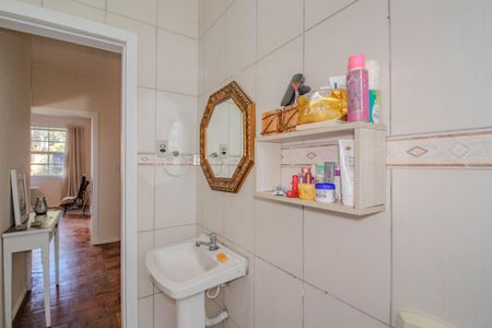 Banheiro de apartamento à venda com 1 quarto, 56m² em São João, Porto Alegre