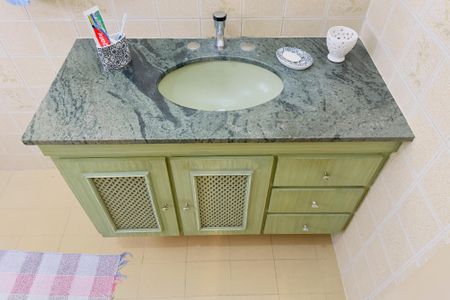 Casa de condomínio para alugar com 175m², 3 quartos e 5 vagasBanheiro da Suíte