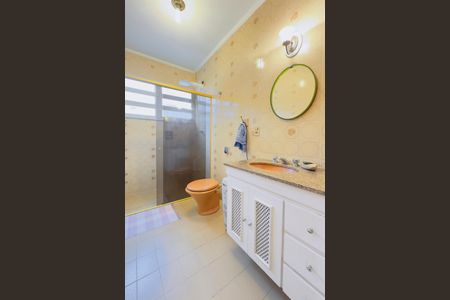 Casa de condomínio para alugar com 175m², 3 quartos e 5 vagasBanheiro