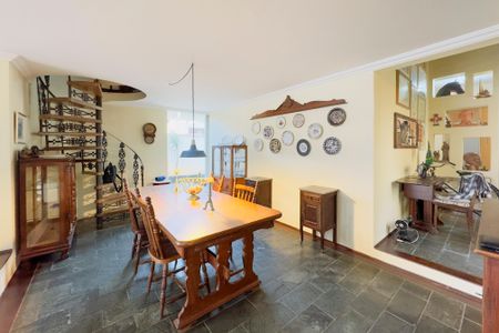 Casa de condomínio para alugar com 175m², 3 quartos e 5 vagasSala