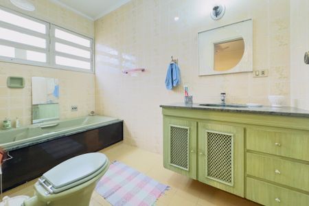 Casa de condomínio para alugar com 175m², 3 quartos e 5 vagasBanheiro da Suíte