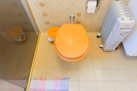 Casa de condomínio para alugar com 175m², 3 quartos e 5 vagasBanheiro