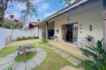 Casa de condomínio para alugar com 175m², 3 quartos e 5 vagasQuintal / Garagem