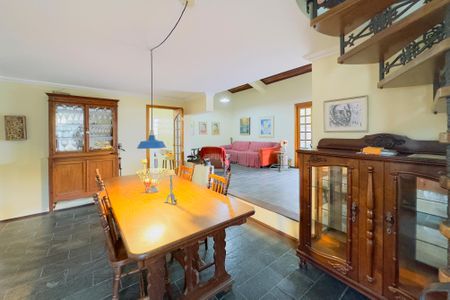 Casa de condomínio para alugar com 175m², 3 quartos e 5 vagasSala