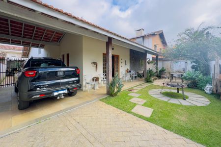Casa de condomínio para alugar com 175m², 3 quartos e 5 vagasQuintal / Garagem