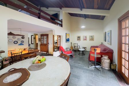 Casa de condomínio para alugar com 175m², 3 quartos e 5 vagasSala