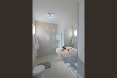 Casa para alugar com 240m², 3 quartos e 4 vagas Casa para alugar com 240m², 3 quartos e 4 vagasBanheiro da Suíte