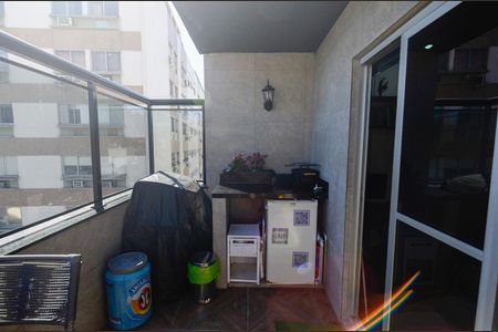 Apartamento à venda com 122m², 3 quartos e 1 vaga Apartamento à venda com 122m², 3 quartos e 1 vagaVaranda