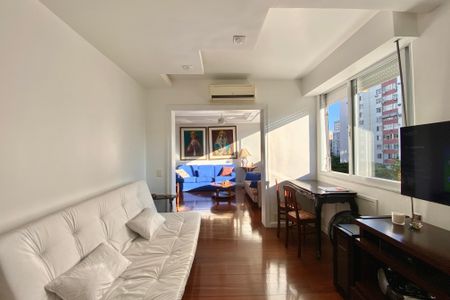 Sala de estar de apartamento para alugar com 3 quartos, 110m² em Leblon, Rio de Janeiro