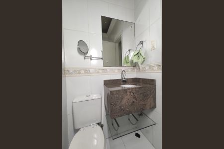 Casa à venda com 102m², 4 quartos e 2 vagas Casa à venda com 102m², 4 quartos e 2 vagasBanheiro da Suíte