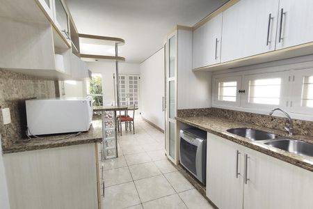 Casa à venda com 102m², 4 quartos e 2 vagas Casa à venda com 102m², 4 quartos e 2 vagasCozinha