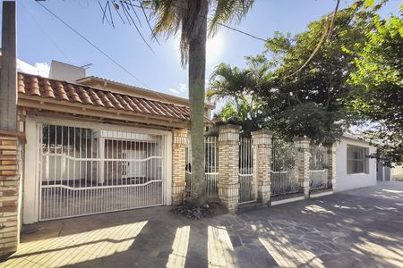 Casa à venda com 102m², 4 quartos e 2 vagas Casa à venda com 102m², 4 quartos e 2 vagasFachada